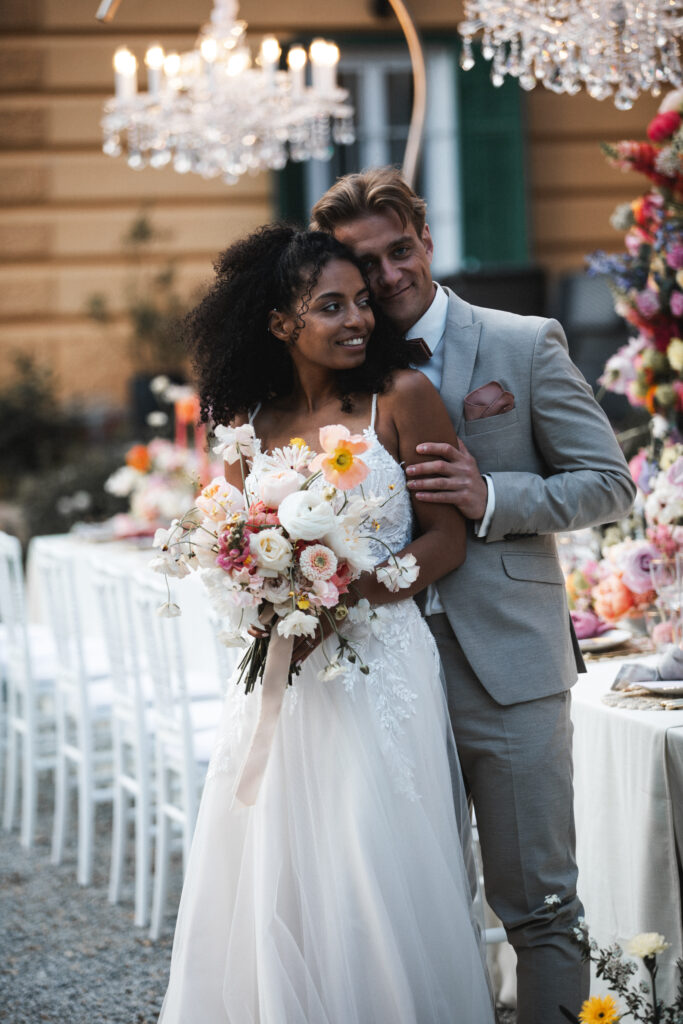 Brautpaar beim Lachen – Hochzeitsfotografin Oberösterreich